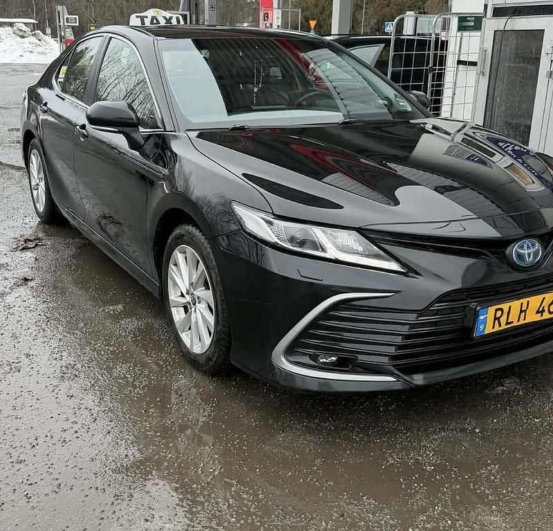 Begagnad Toyota Camry Hybrid 218 HK (160 kW) 2022