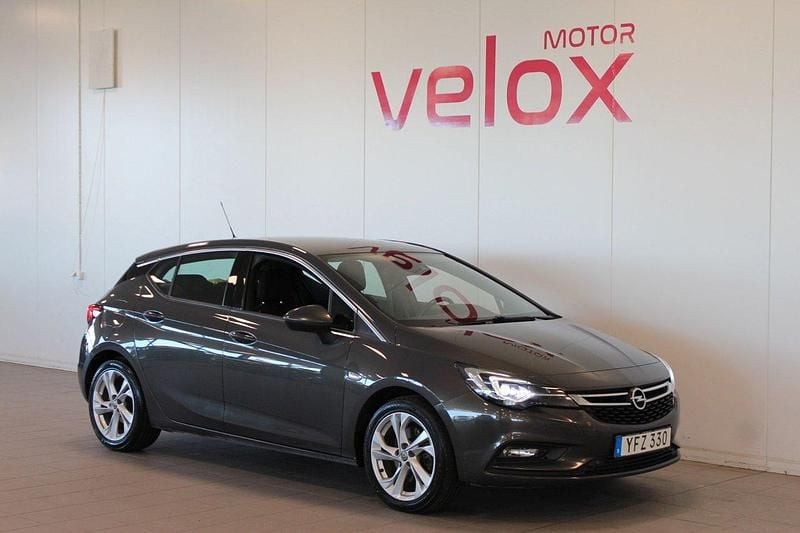 Grå Begagnad 2016 Opel Astra Dynamic Halvkombi | 69 900 kr (Marknadspris) - Bild 1/4