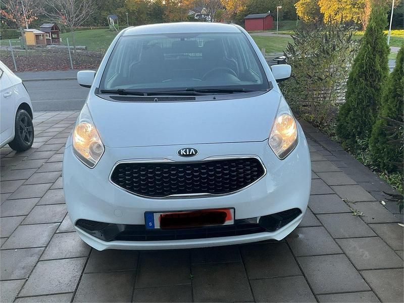 Vit Begagnad 2016 Kia Venga Halvkombi | 69 900 kr (Marknadspris) - Bild 1/4