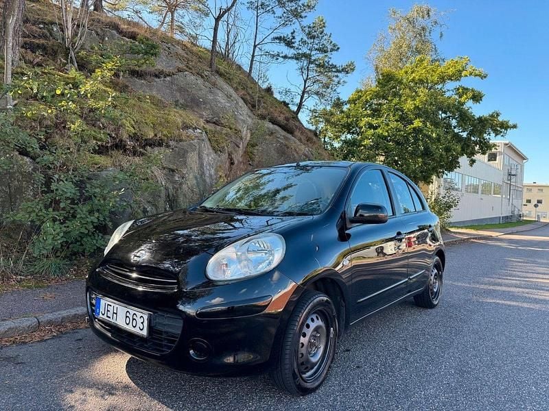 Svart Begagnad 2010 Nissan Micra Halvkombi | 39 900 kr (Marknadspris) - Bild 1/4