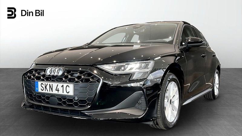 Svart Begagnad 2024 Audi A3 Sportback Proline Halvkombi | 299 000 kr (Dyr) - Bild 1/4