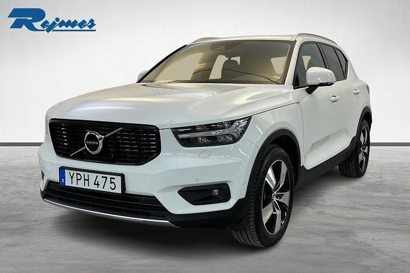 Vit Begagnad 2018 Volvo XC40 Momentum SUV | 289 800 kr (Marknadspris) - Bild 1/4