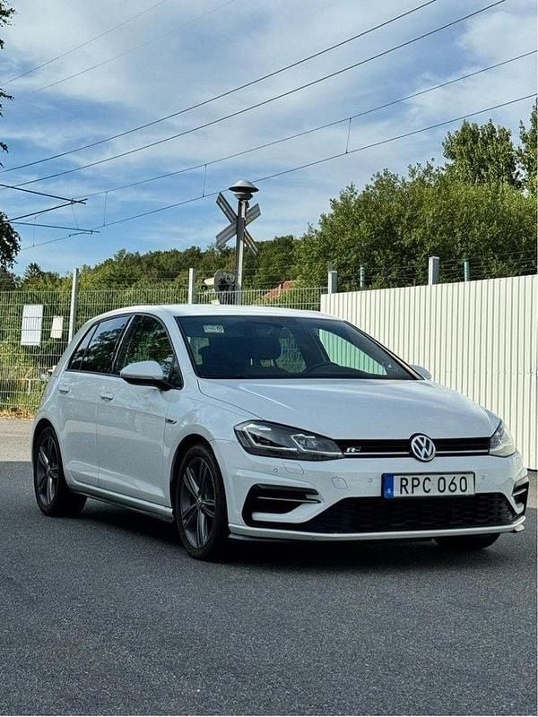 Vit Begagnad 2019 VW Golf VII GT Halvkombi | 157 900 kr (Bra pris) - Bild 1/4