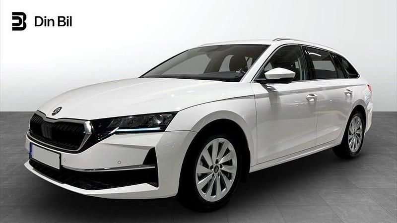 Vit (candy white) Begagnad 2025 Skoda Octavia Selection Kombi | 299 900 kr (Bra pris) - Bild 1/4