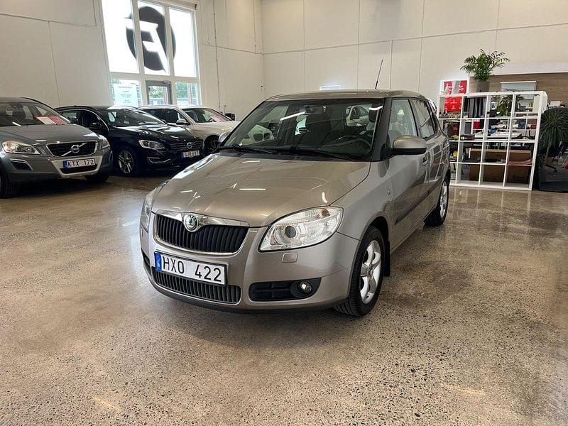 Ljusbrun Begagnad 2008 Skoda Fabia Halvkombi | 44 900 kr (Marknadspris) - Bild 1/3