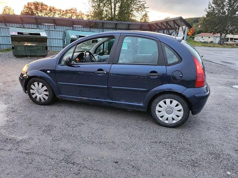 Blå Begagnad 2003 Citroën C3 Halvkombi | 10 000 kr (Marknadspris) - Bild 1/4
