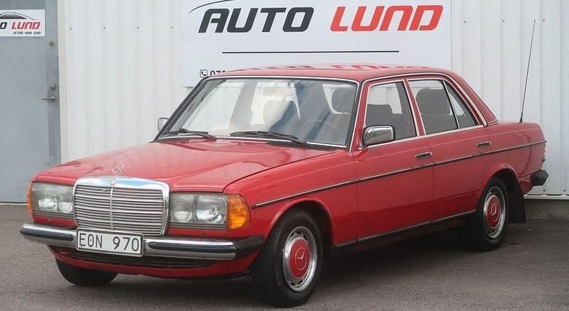 Röd Begagnad 1985 Mercedes 200 Sedan | 79 900 kr - Bild 1/4