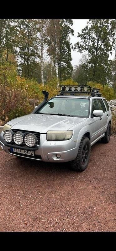 Silver Begagnad 2006 Subaru Forester SUV | 19 000 kr (Marknadspris) - Bild 1/4