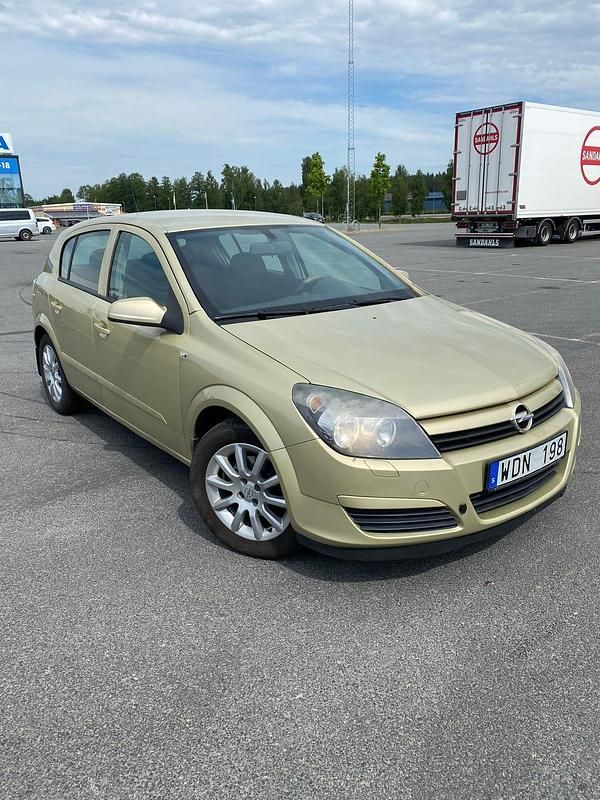 Begagnad 2004 Opel Astra Halvkombi | 15 000 kr (Marknadspris) - Bild 1/4