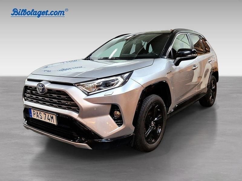 Grå Begagnad 2019 Toyota RAV4 Hybrid SUV | 299 900 kr (Marknadspris) - Bild 1/4