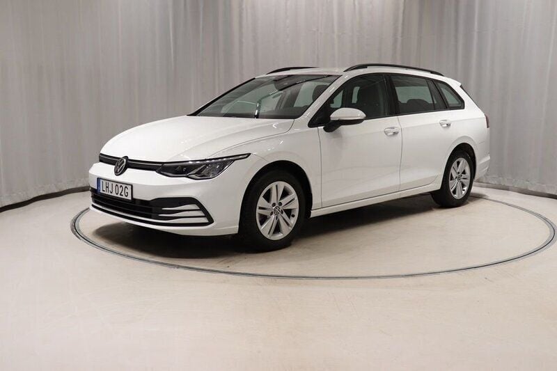 Vit Begagnad 2023 VW Golf VIII Kombi | 284 900 kr (Marknadspris) - Bild 1/4