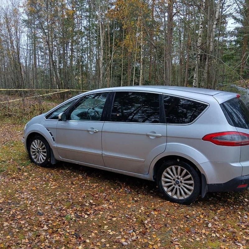 Grå Begagnad 2011 Ford S-MAX Business Edition Minibuss | 39 000 kr (Dyr) - Bild 1/4