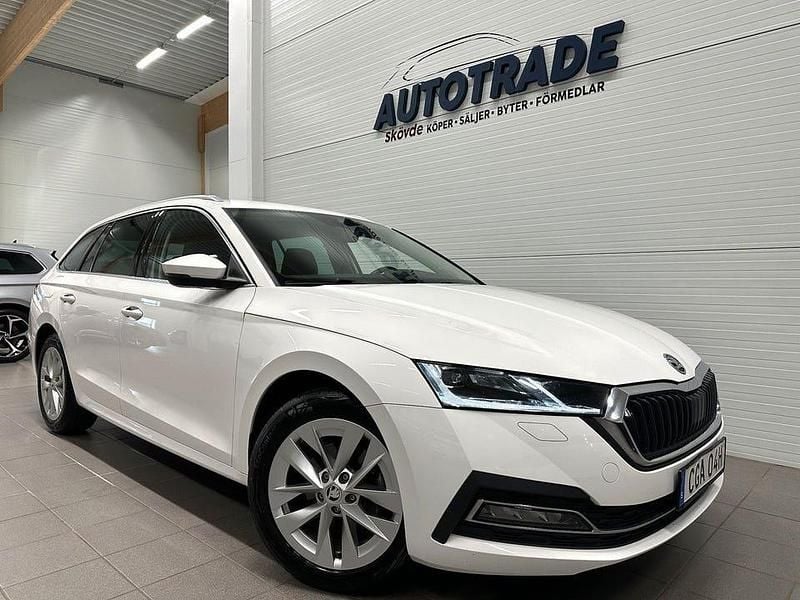 Vit Begagnad 2022 Skoda Octavia Style Kombi | 219 900 kr (Marknadspris) - Bild 1/4