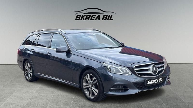 Mörkgrå (grå) Begagnad 2016 Mercedes E220 Kombi | 139 900 kr (Bra pris) - Bild 1/4