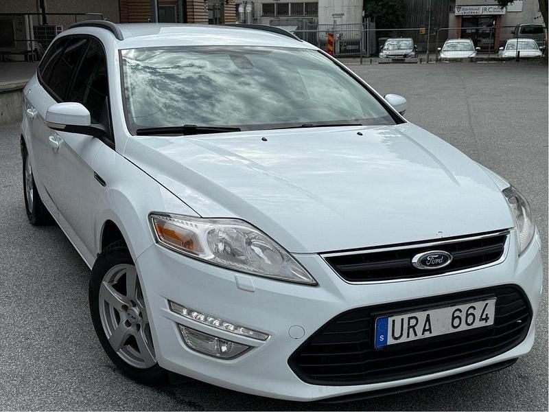 Vit Begagnad 2013 Ford Mondeo Sport Kombi | 50 000 kr (Marknadspris) - Bild 1/4