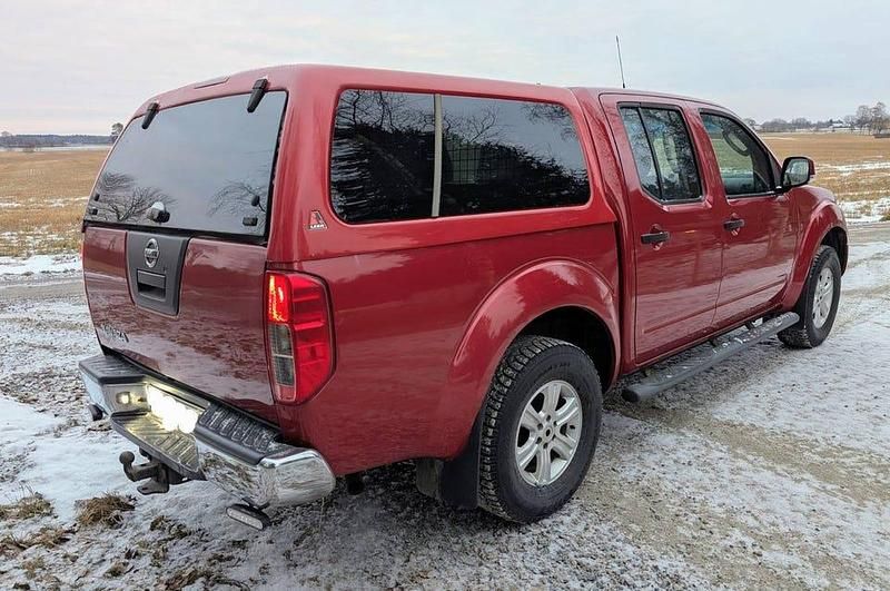 Begagnad Nissan Navara 171 HK (125 kW) 2008 Mörkröd Pickup