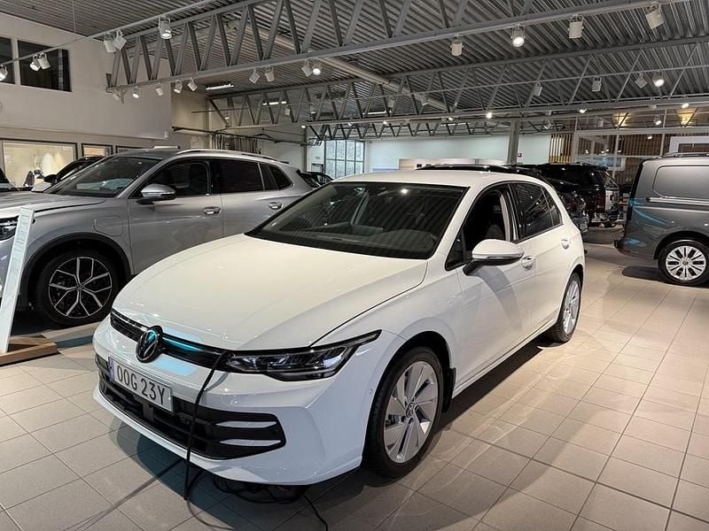 Ny VW Golf VIII Life 150 HK (110 kW) 2025 Vit (pure white) Kombi