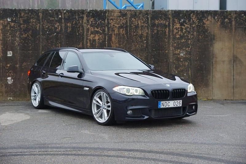Svart Begagnad 2012 BMW 520 M Sport Kombi | 119 000 kr (Lite dyr) - Bild 1/4