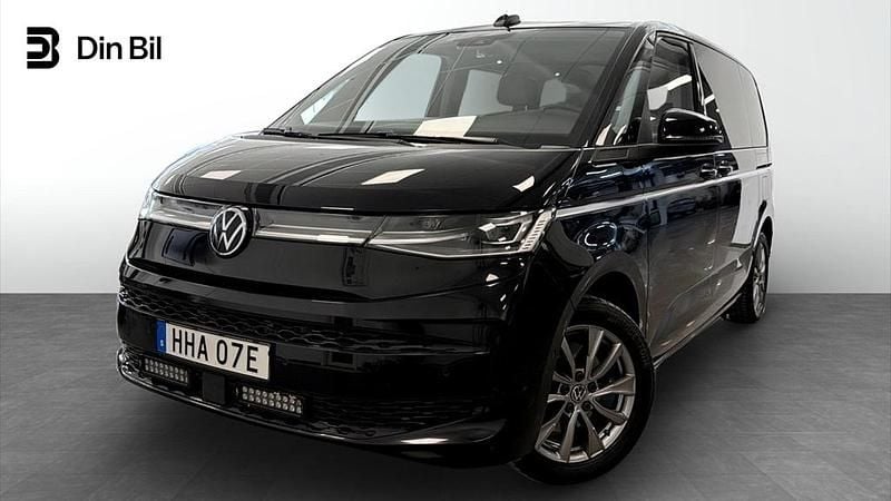 Svart Begagnad 2022 VW Multivan Style Van | 489 900 kr (Bra pris) - Bild 1/4