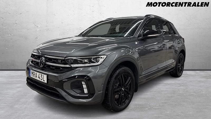 Grå Begagnad 2023 VW T-Roc SUV | 389 000 kr (Marknadspris) - Bild 1/2