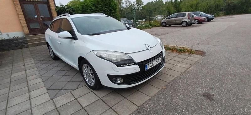 Vit Begagnad 2013 Renault Mégane GrandTour Kombi | 46 900 kr (Bra pris) - Bild 1/4