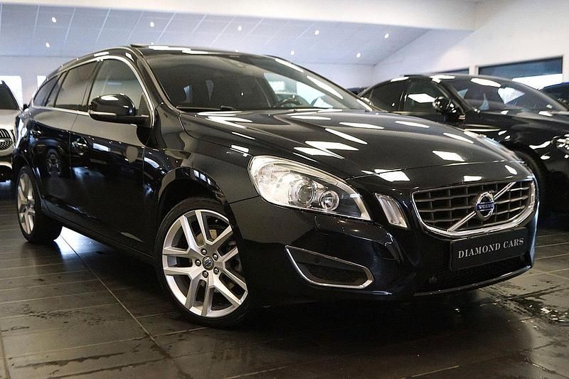 Svart Begagnad 2012 Volvo V60 Momentum Kombi | 124 900 kr (Marknadspris) - Bild 1/4