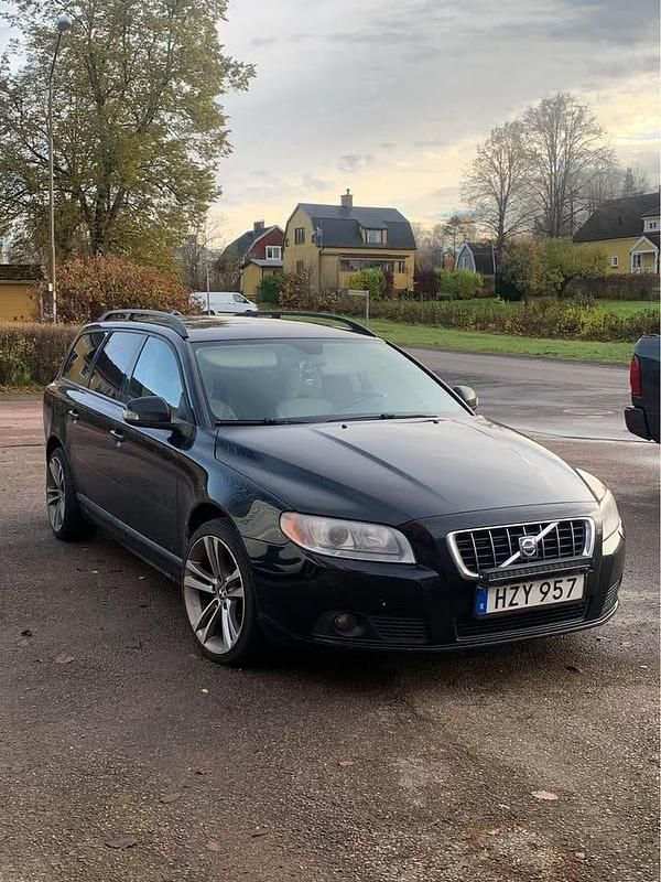 Begagnad 2009 Volvo V70 Kombi | 35 000 kr (Lite dyr) - Bild 1/3