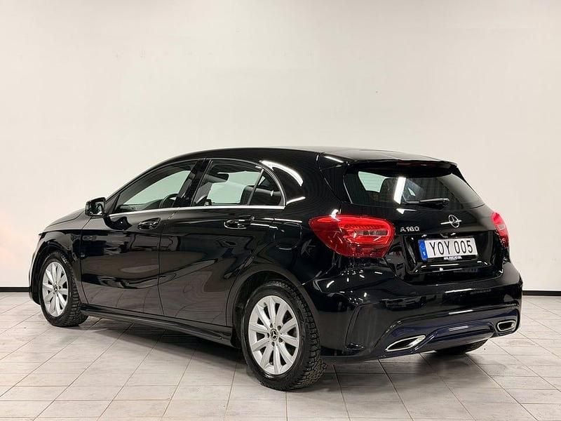 Begagnad Mercedes A180 Style 122 HK (89 kW) 2017 Svart Halvkombi