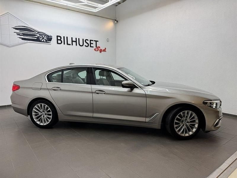 Begagnad BMW 520 Luxury Line 190 HK (139 kW) 2019 Silver Sedan