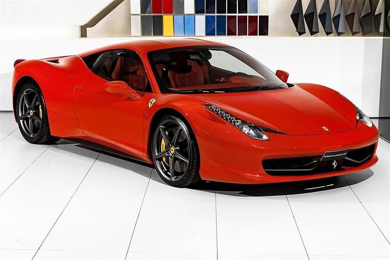Röd Begagnad 2010 Ferrari 458 Sportkupé | 2 195 000 kr - Bild 1/4