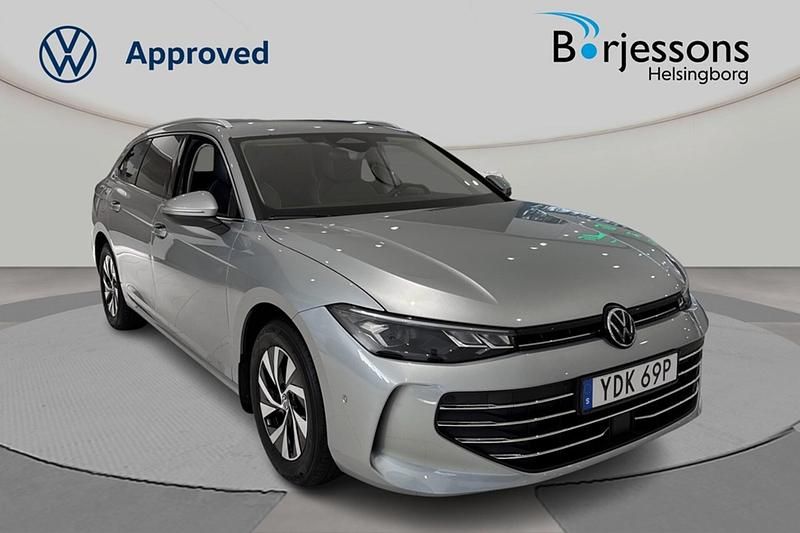 Silver Begagnad 2024 VW Passat Business Kombi | 359 900 kr (Dyr) - Bild 1/4
