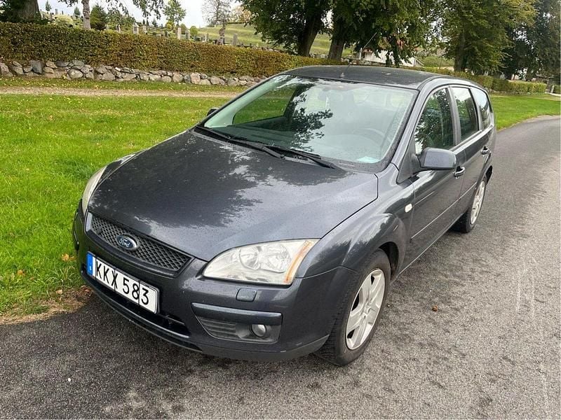 Grå Begagnad 2008 Ford Focus Trend Kombi | 18 000 kr (Marknadspris) - Bild 1/4