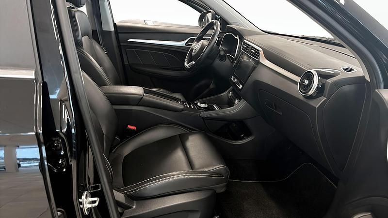 Begagnad MG ZS Luxury 114 kW (156 HK) 2020 Svart SUV