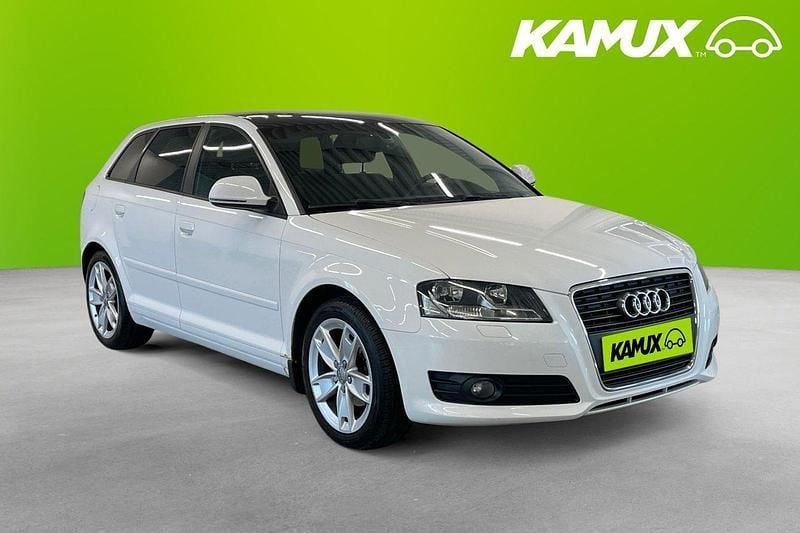 Vit Begagnad 2010 Audi A3 Sportback Halvkombi | 64 800 kr (Marknadspris) - Bild 1/3