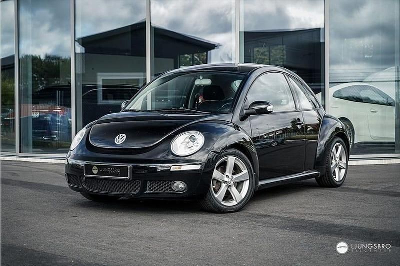 Svart Begagnad 2008 VW Beetle Halvkombi | 59 900 kr (Dyr) - Bild 1/4