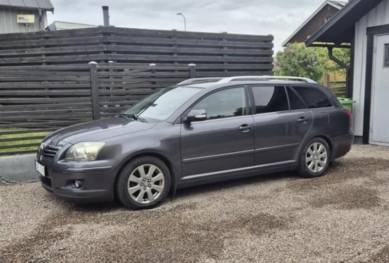 Grå Begagnad 2009 Toyota Avensis Kombi | 25 000 kr (Bra pris) - Bild 1/4