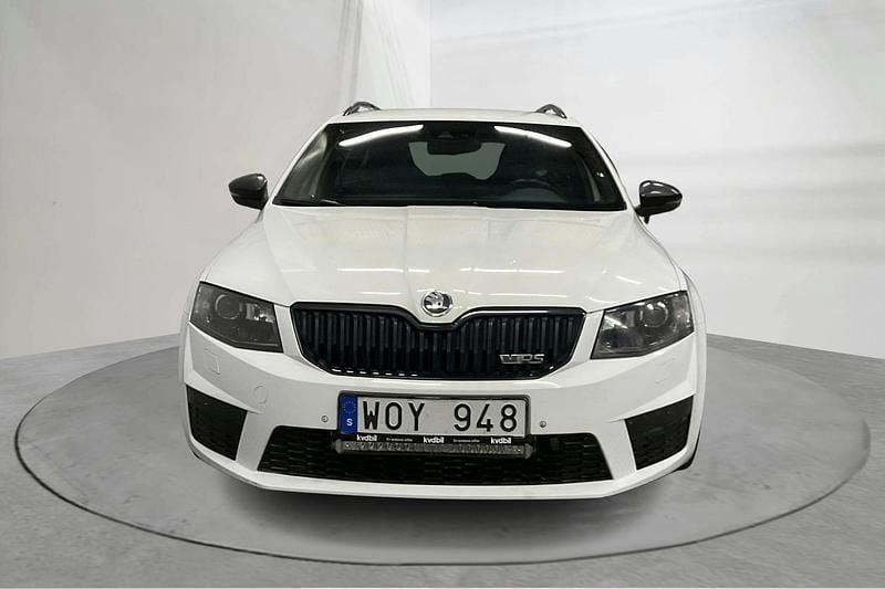 Begagnad Skoda Octavia RS 184 HK (135 kW) 2014 Vit Halvkombi
