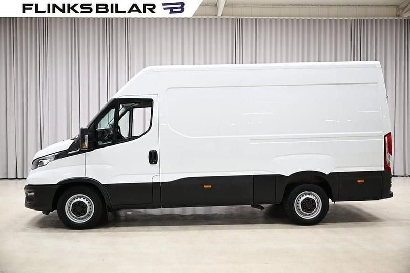 Vit Begagnad 2023 Iveco Daily Van | 358 750 kr (Superpris) - Bild 1/4