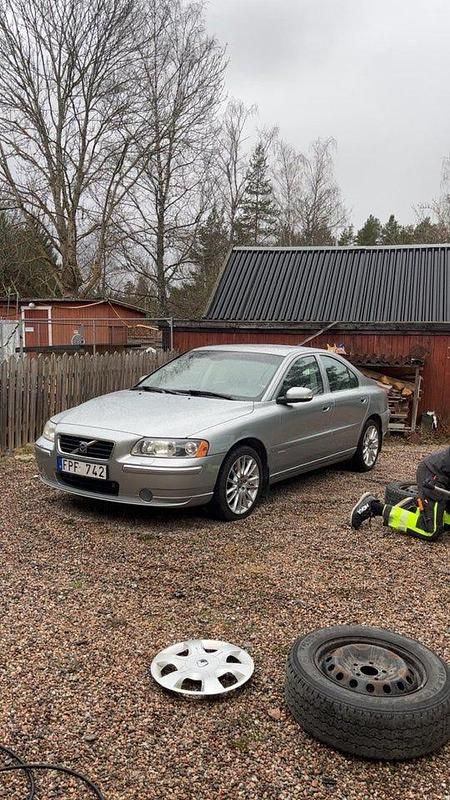 Begagnad 2007 Volvo S60 Summum Sedan | 49 000 kr (Marknadspris) - Bild 1/2