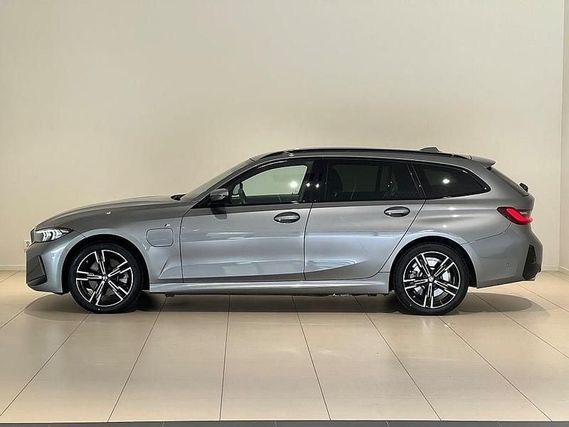 Begagnad BMW 330e M Sport 184 HK (135 kW) 2024 Grå Kombi