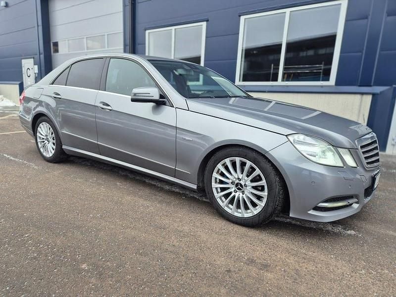 Begagnad Mercedes E220 Avantgarde 170 HK (125 kW) 2012 Silver Sedan