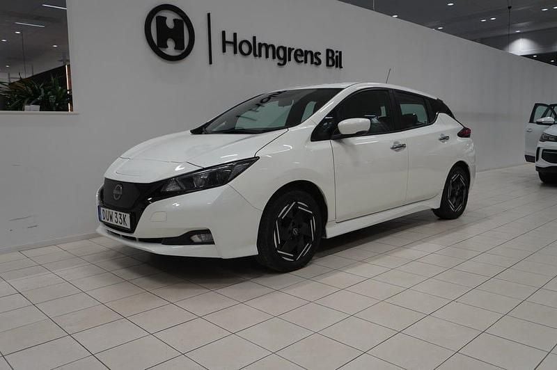 Vit Begagnad 2022 Nissan Leaf Acenta Halvkombi | 164 900 kr (Marknadspris) - Bild 1/4