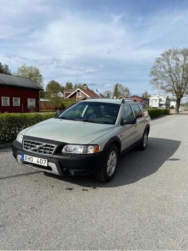 Brun Begagnad 2006 Volvo XC70 SUV | 42 000 kr (Marknadspris) - Bild 1/4