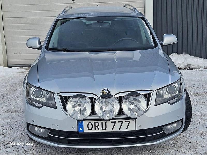 Begagnad Skoda Superb Elegance 170 HK (125 kW) 2015 Silver Kombi