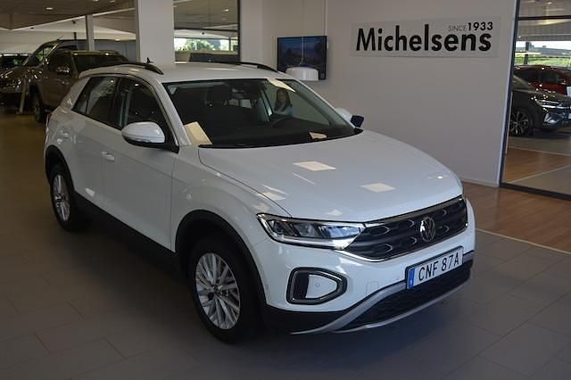 Vit Begagnad 2024 VW T-Roc Life SUV | 309 900 kr (Dyr) - Bild 1/4