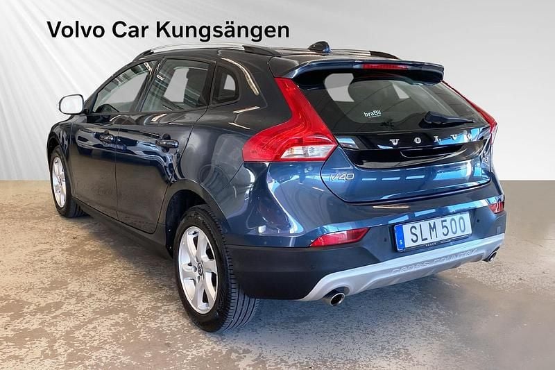 Begagnad Volvo V40 CC 151 HK (111 kW) 2019 Blå Kombi