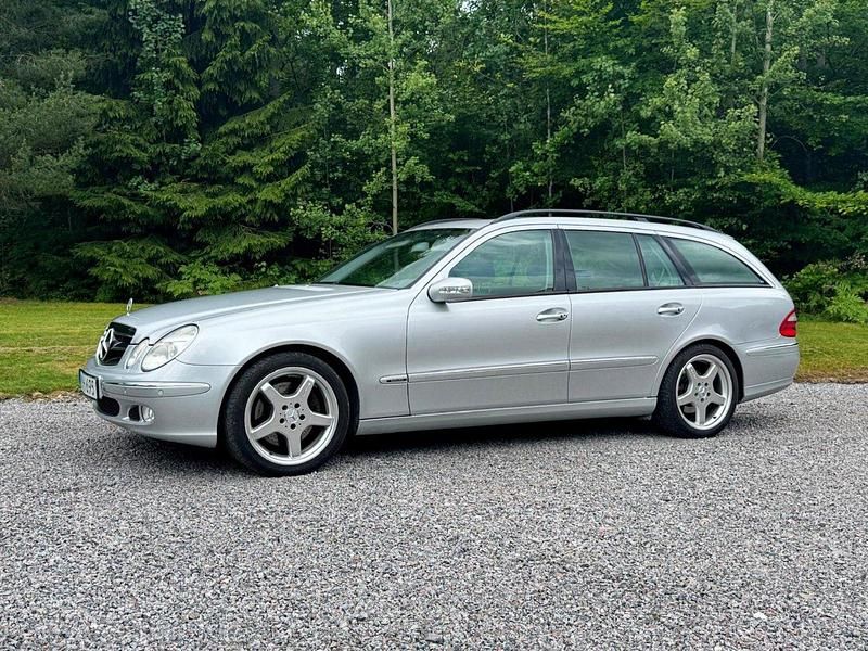 Silver Begagnad 2004 Mercedes E500 Kombi | 87 000 kr - Bild 1/4