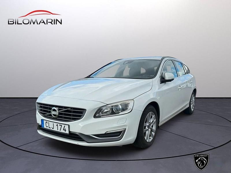 Vit Begagnad 2015 Volvo V60 Momentum Kombi | 104 900 kr (Marknadspris) - Bild 1/1