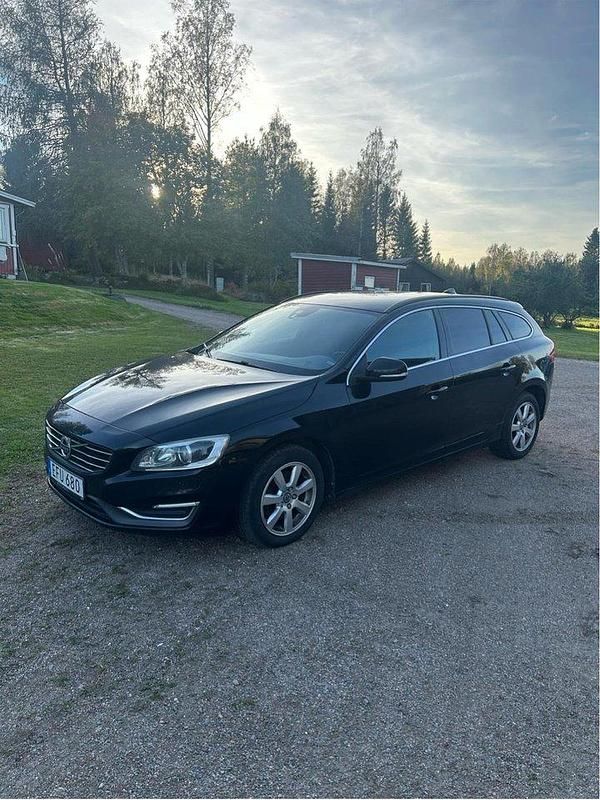 Svart Begagnad 2014 Volvo V60 Momentum Kombi | 50 000 kr - Bild 1/4