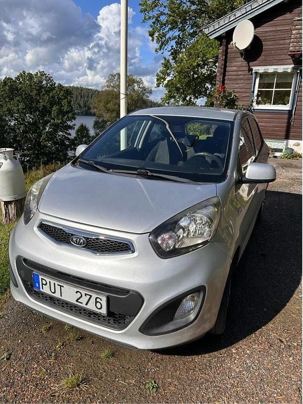 Grå Begagnad 2012 Kia Picanto Halvkombi | 45 000 kr (Marknadspris) - Bild 1/2